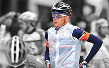 Load image into Gallery viewer, Seamless Clear Rain Vest